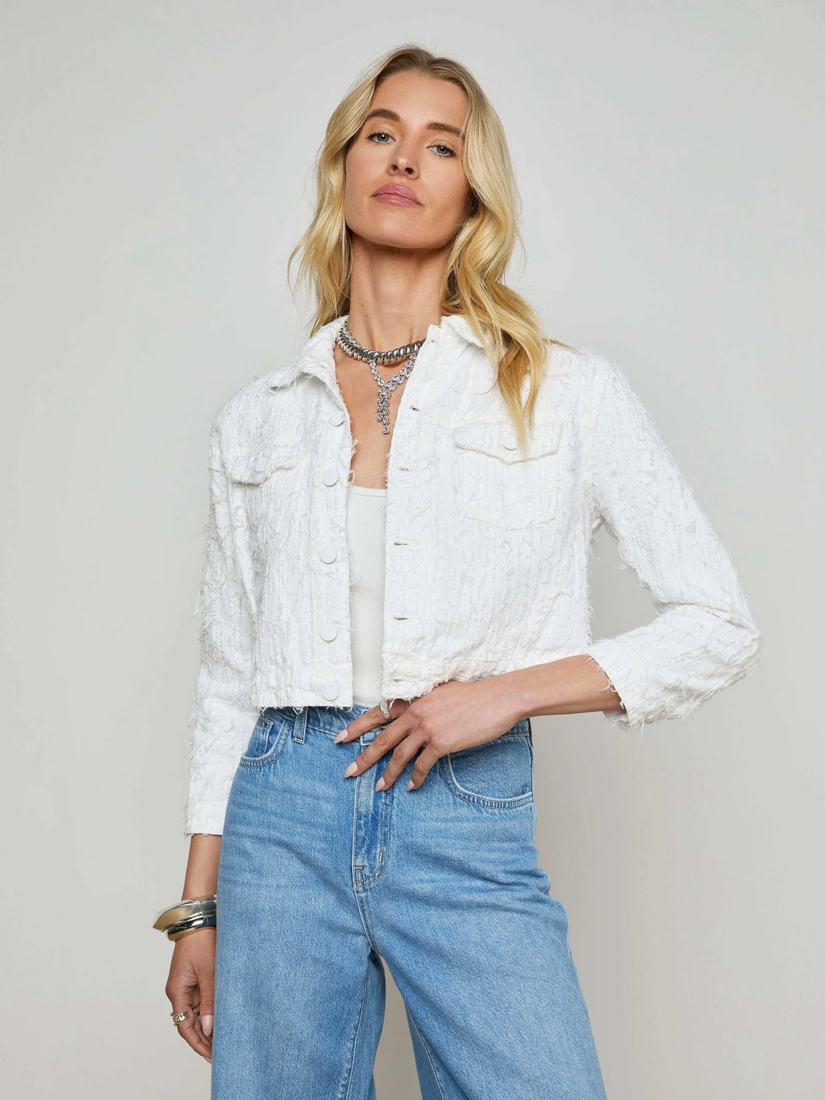 L'agence - Koda Textured Cropped Denim Jacket - Textile Blanc