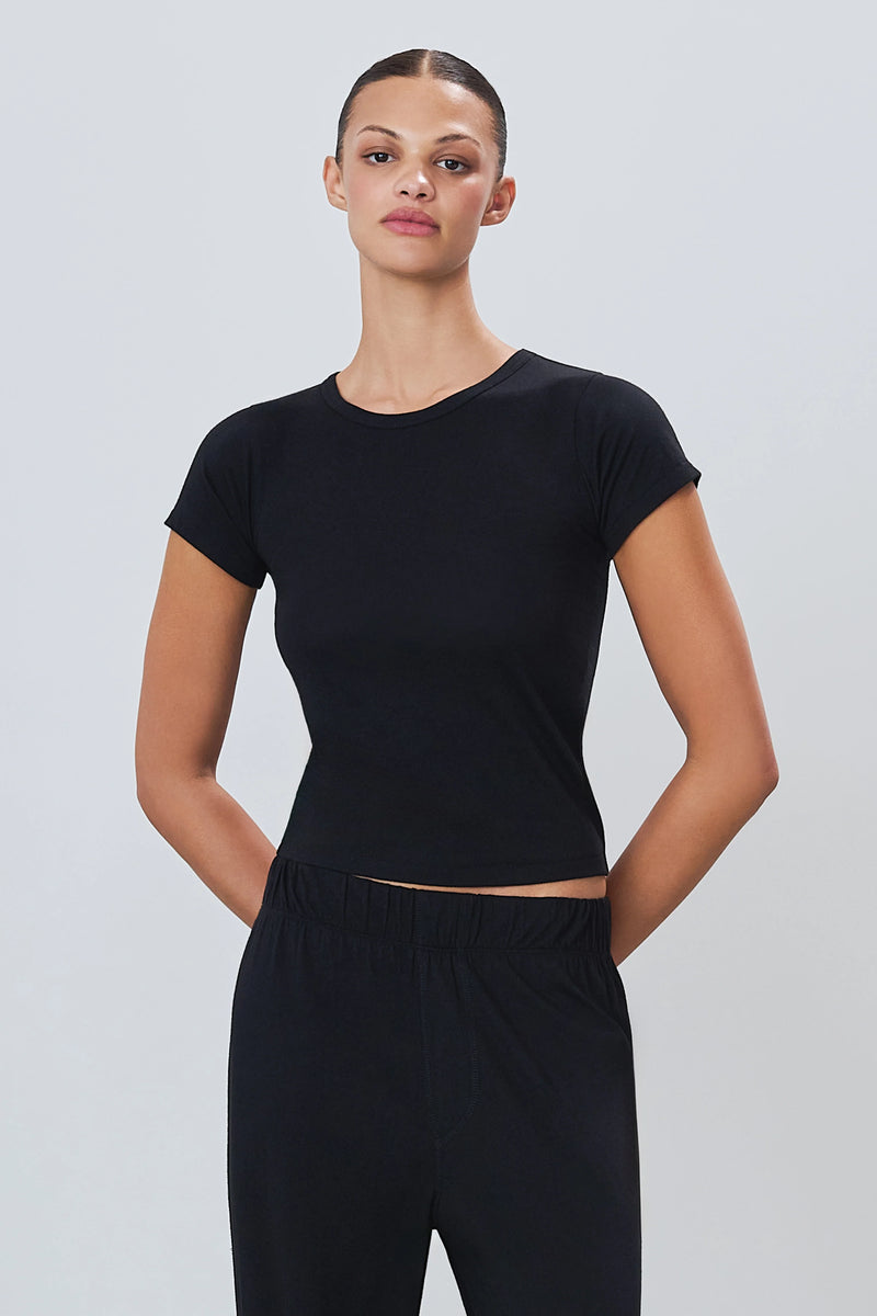 Eterne - Fitted Crewneck Short Sleeve T-Shirt - Black