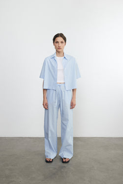 Enza Costa - Poplin Cropped S/S Shirt - Light Blue/White Stripe